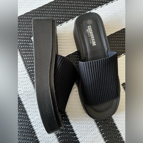 Cushionaire Women's Black Ribbed Platform Slides - Picture 1 of 7